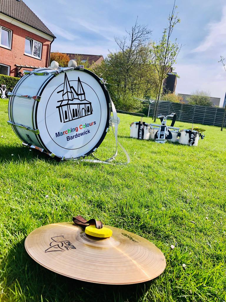 Bass Drum mit Marching Colours Logo